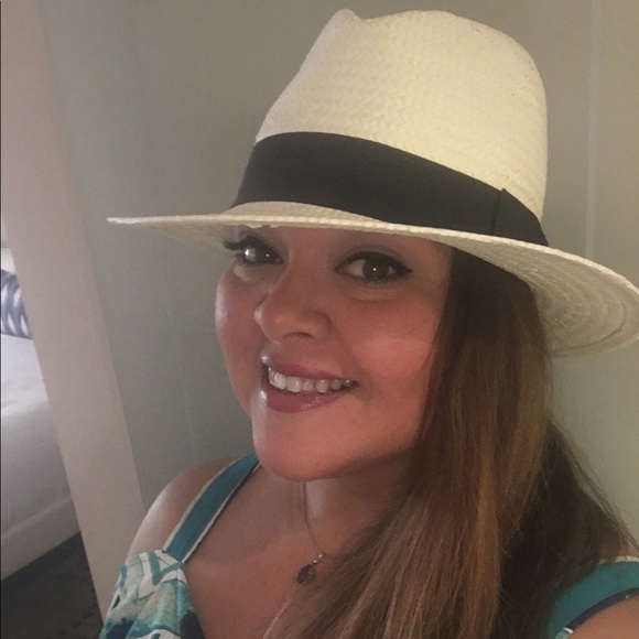 Meet your Posher, Violette - Picture 2 of 2